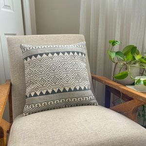 20x20 Grey and Linen Pillow
